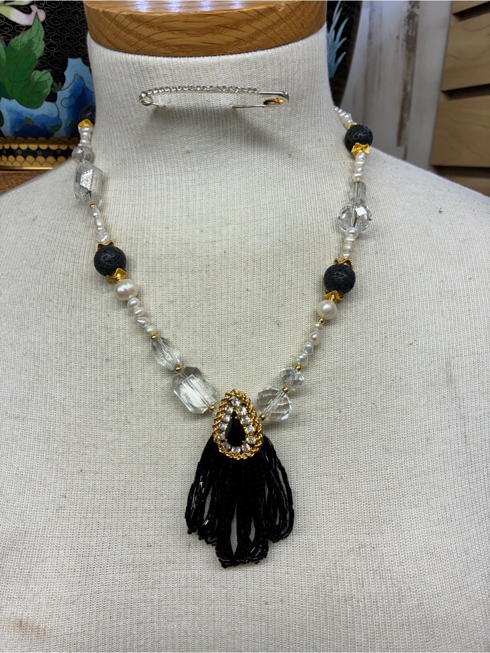 Elegant Black and Clear Beaded Necklace with Gold Accents pearls